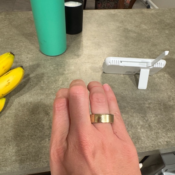 Oura Gen3 Gold Ring - zero issues, NO charger - Picture 2 of 3